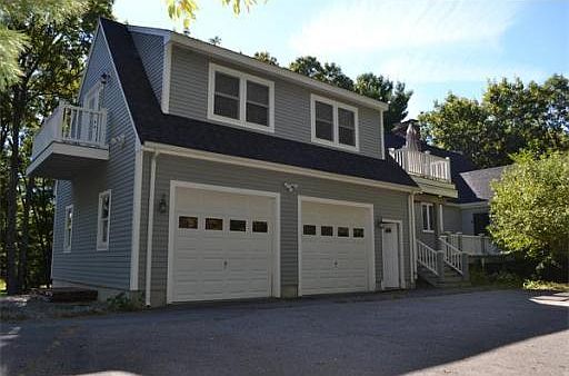 3rd image of 252 Burgess Ave