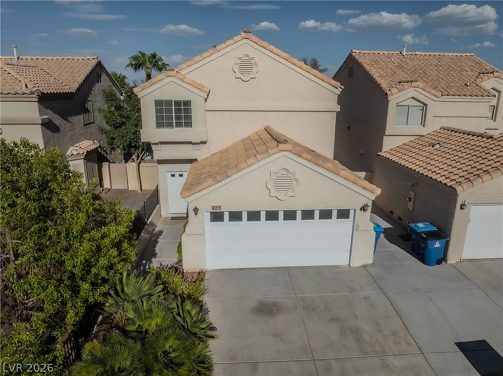 4 bed, 2.5 bath, 2096 sqft, $2,200 — Photo 2