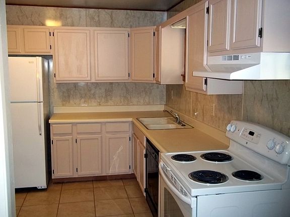 3rd image of 409 Garcia St NE