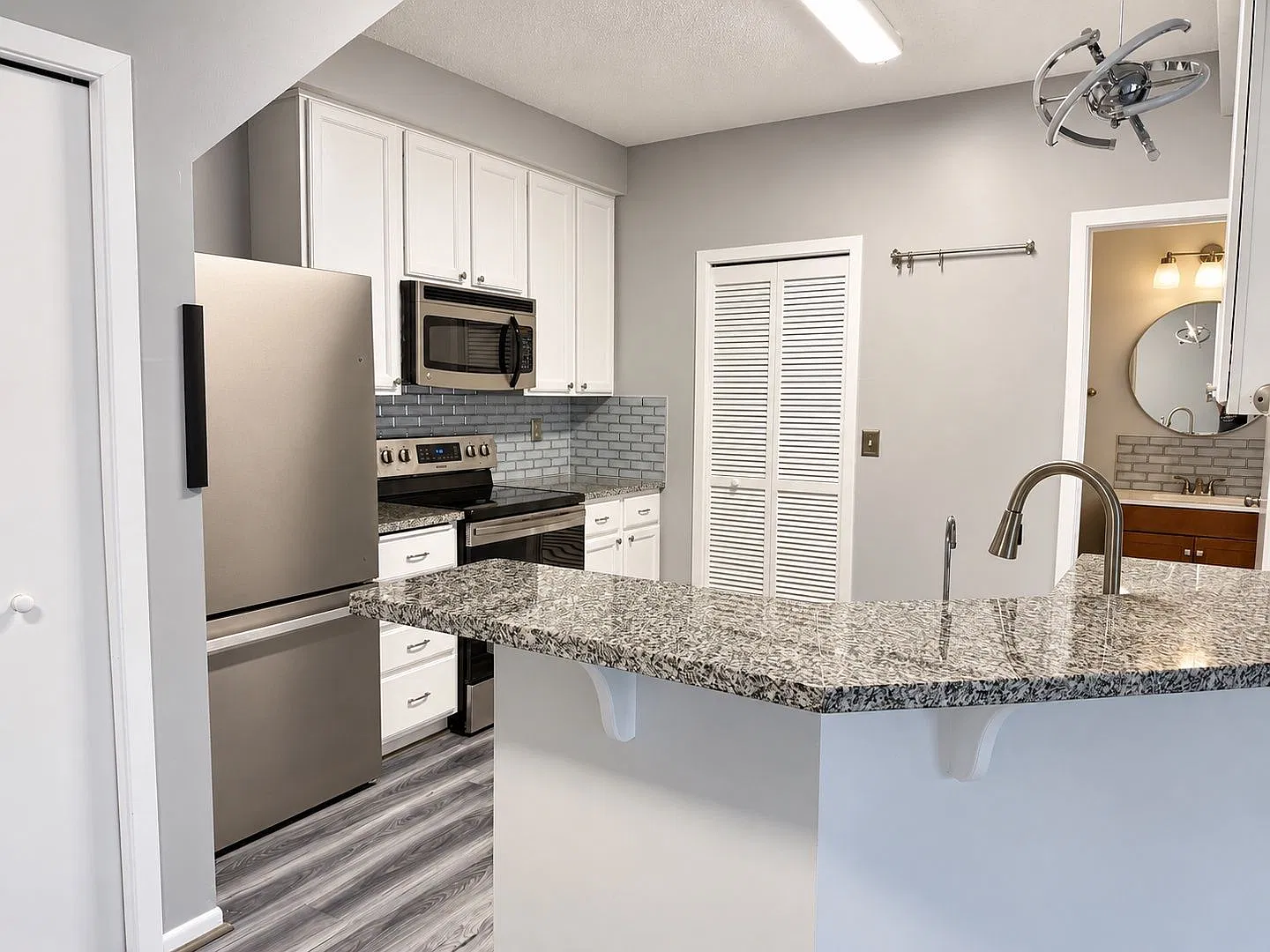 2 bed, 2.0 bath, 1221 sqft, $1,925 — Photo 2