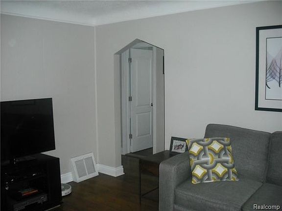 2nd image of 2470 Woodward Hts