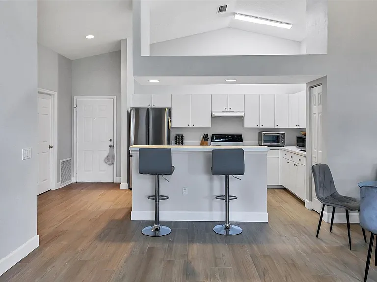 7234 Eleanor Cir #203 — Photo 11