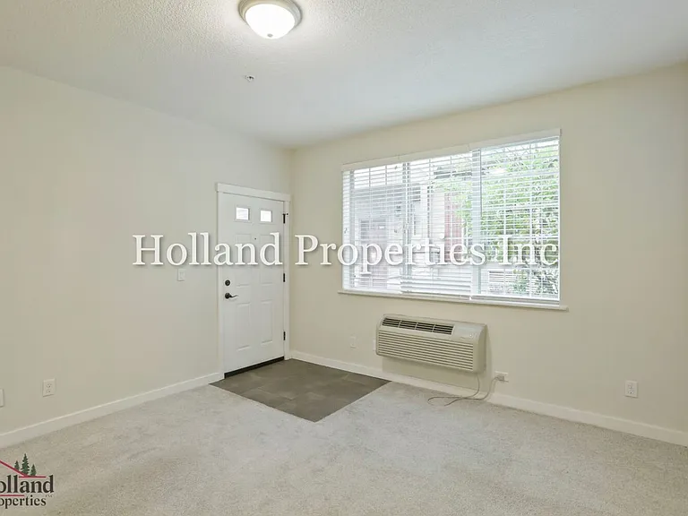 7898 NE Miriam Way — Photo 6