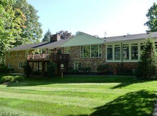 15133 N Deepwood Ln, Chagrin Falls, OH 44022