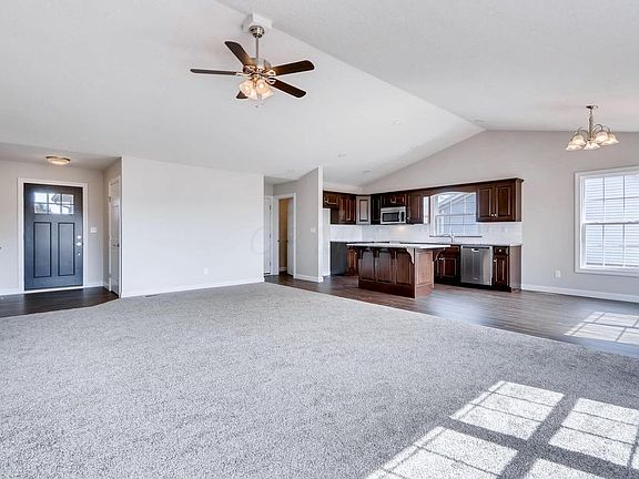 3rd image of 609 Creeks Edge Dr