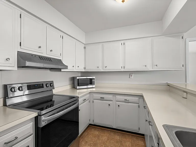 4960 Lake Point Dr — Photo 11