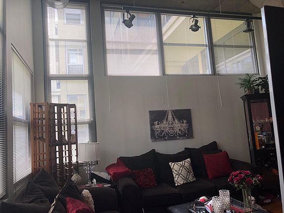 4th image of 900 N Kingsbury St APT 923