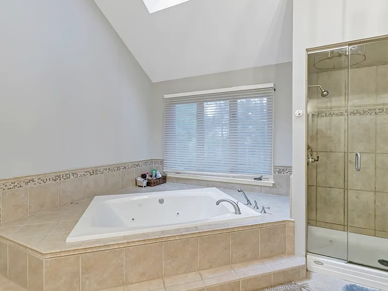 985 Chapel Ct N — Photo 25