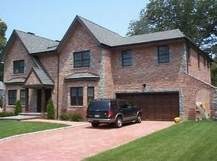 192 Aldershot Ln, Manhasset, NY 11030