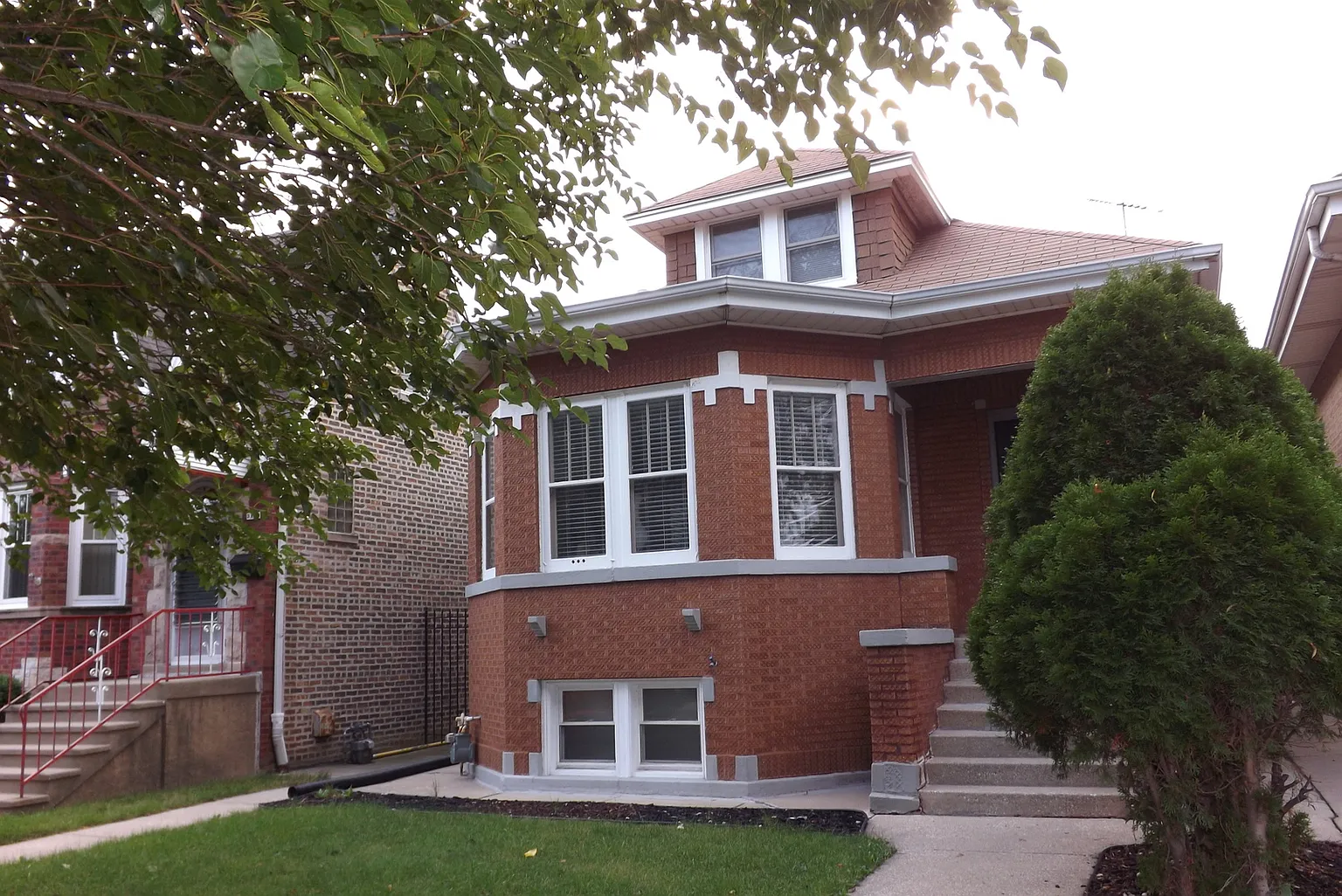 3124 N Kostner Ave photo 1