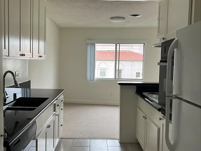 801 S Lucerne Blvd #401 — Photo 1