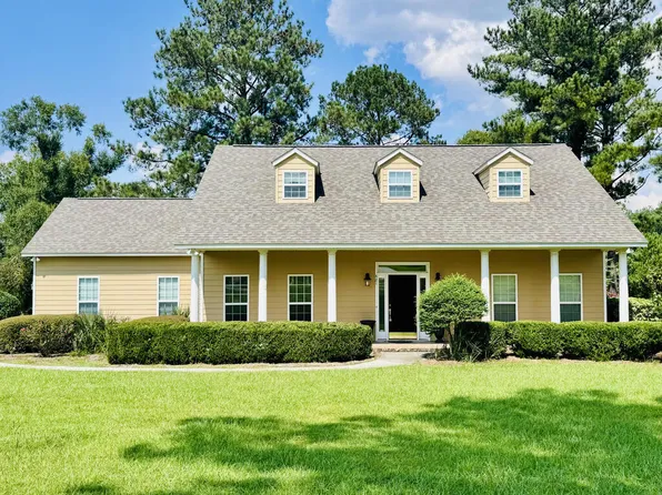 421 Drake Dr, Douglas, GA 31535