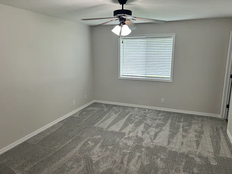 2920 N Sunlight Dr — Photo 2