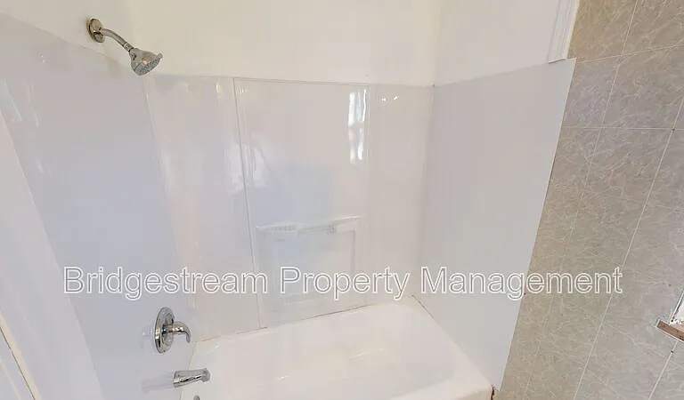 350 Wallace Dr — Photo 5