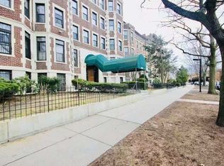 386 Riverway APT 7, Boston, MA 02115