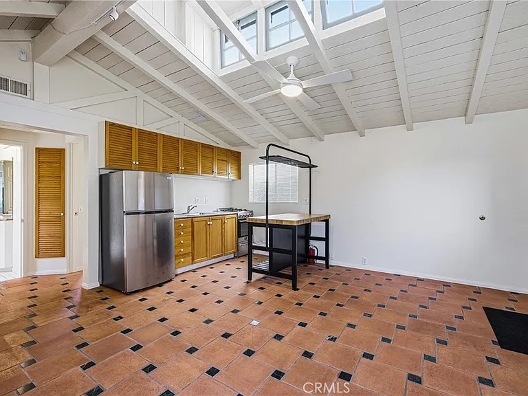 951 Glenneyre St — Photo 1