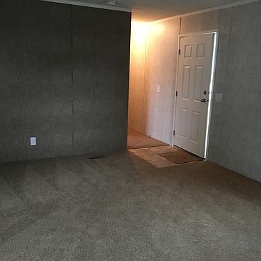 3rd image of 1826 Bloomfield Dr