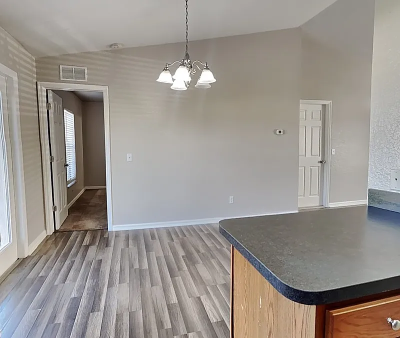 3 bed, 2.0 bath, 1357 sqft, $1,750 — Photo 3