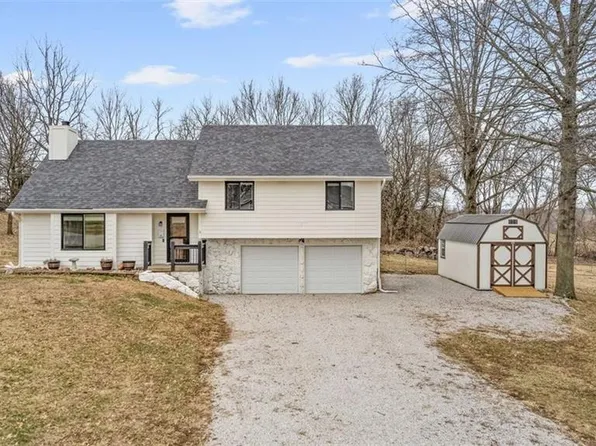 13971 Huntington Ln, Leavenworth, KS 66048