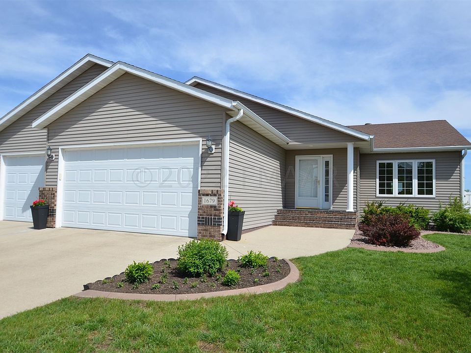 1st image of 1679 Oakwood Dr