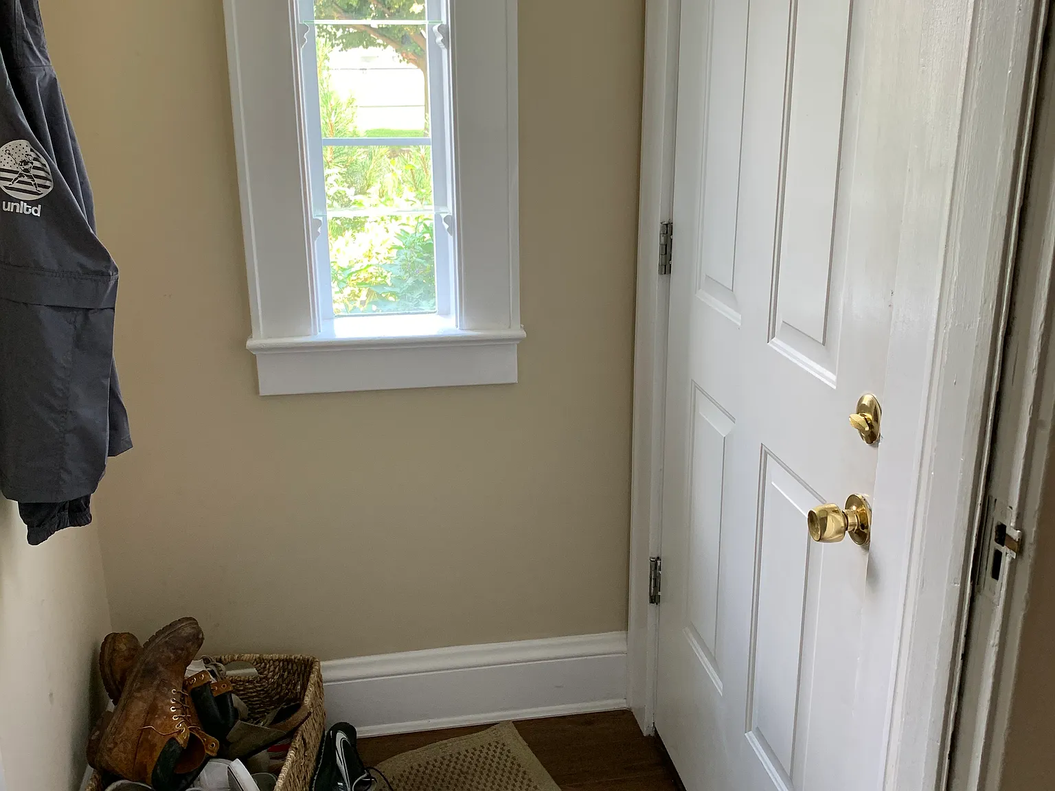 3 bed, 1.5 bath, 1400 sqft, $4,800 — Photo 1