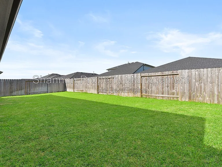 7915 Murciana Dr — Photo 34