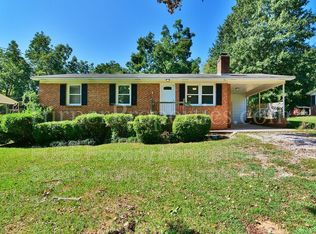 114 Hollybrook Dr, Great Falls, SC 29055