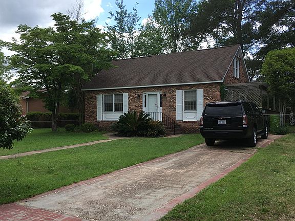 Long driveway for multiple cars.