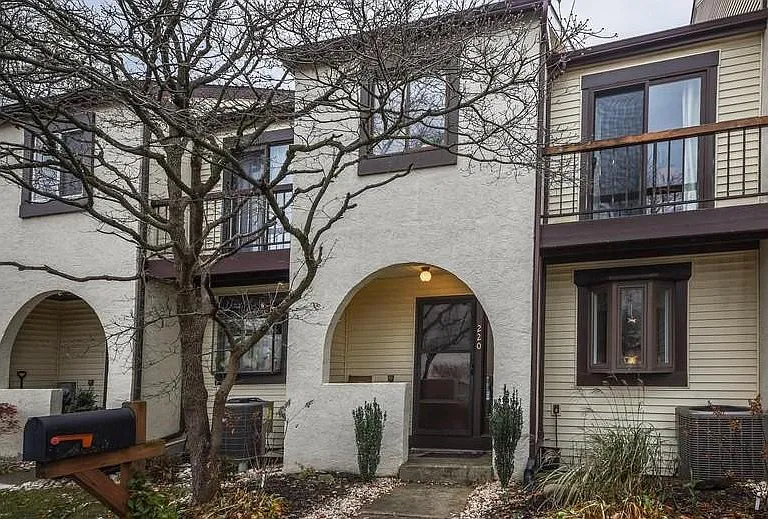 220 Payne Ct — Photo 1