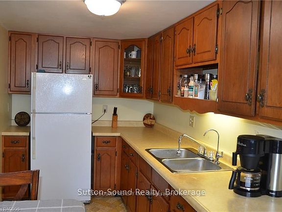5th image of 402432 Grey Ave #4