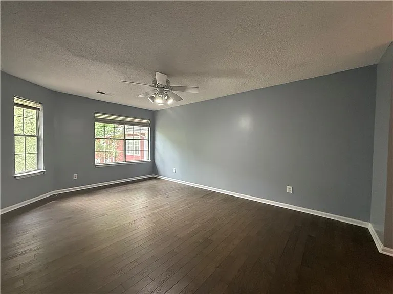1024 Wiltshire Way — Photo 15