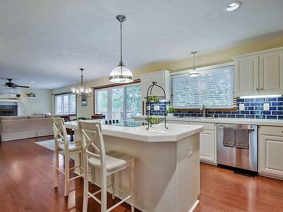 4th image of 2424 N Clubhouse Ct