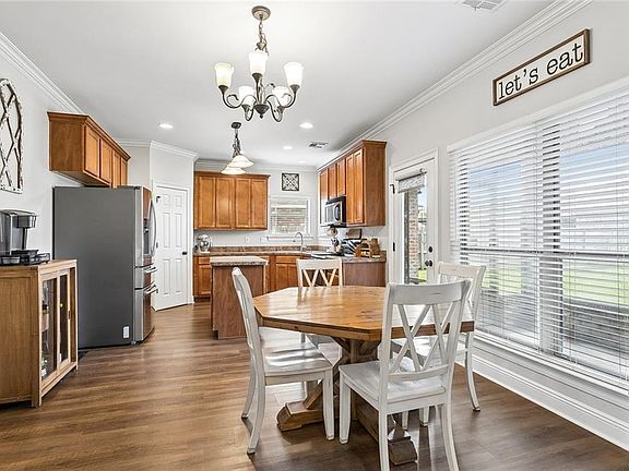 5th image of 128 Allison Dr