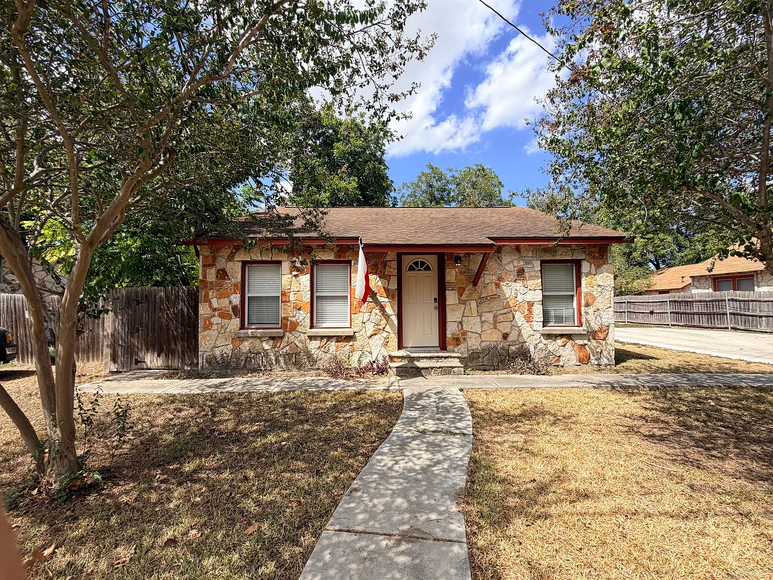 2 bed, 1200 sqft, $1,700 — Photo 2