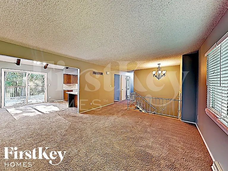 5906 NW Walnut Creek Cir — Photo 2