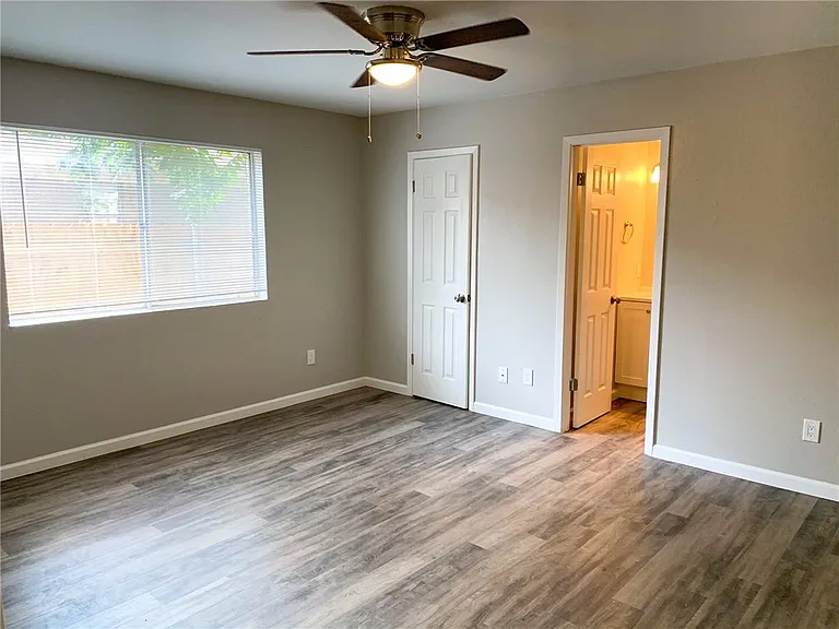 11640 Parkfield Dr — Photo 16