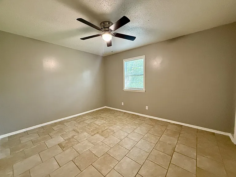 1015 W Ashley St — Photo 8