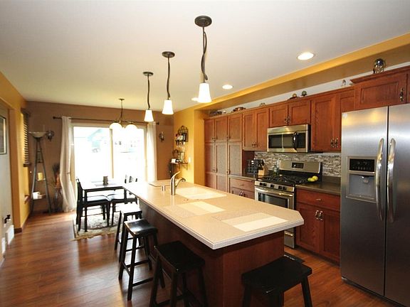 2nd image of 320 Heritage Square Dr