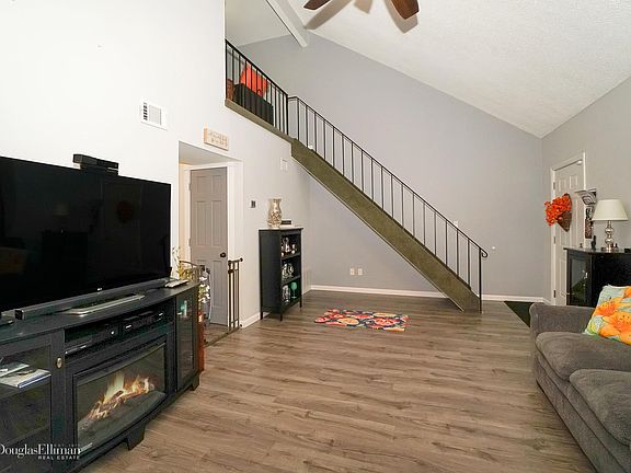 2nd image of 77 Crystal Rock Ct