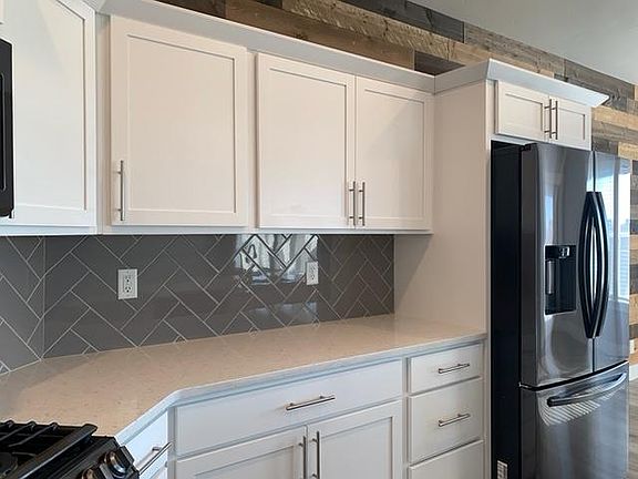 3rd image of 605 Canyon Crest Dr W