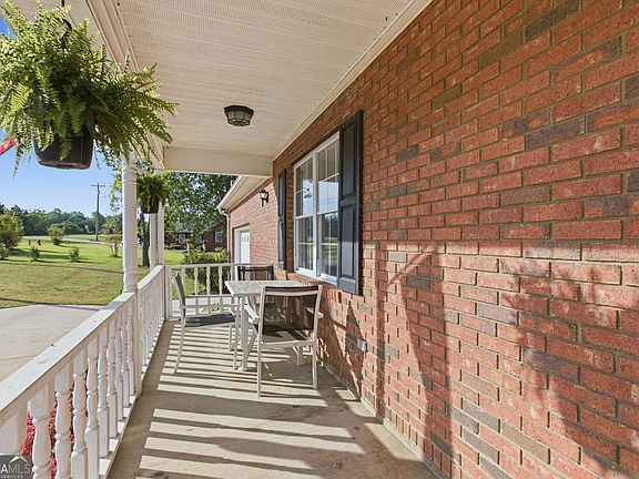 4th image of 260 Brookhaven Cir