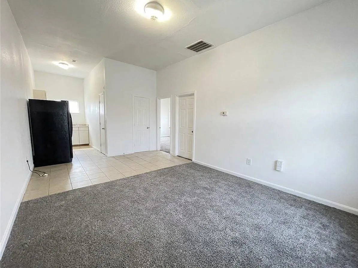 2 bed, 1.0 bath, 690 sqft, $950 — Photo 3