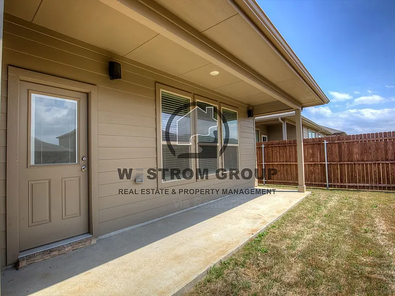 820 Greenford Mnr — Photo 47