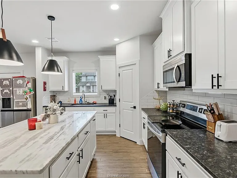 606 Banks St — Photo 7