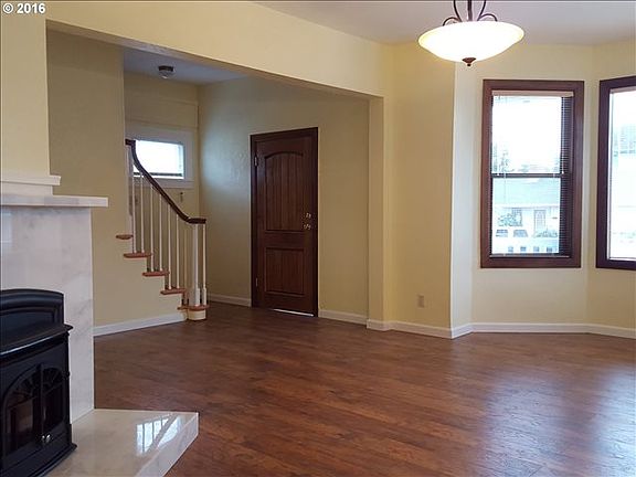 3rd image of 912 Elrod Ave