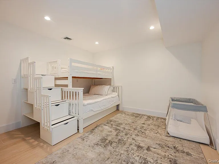 177 Albany Blvd — Photo 23