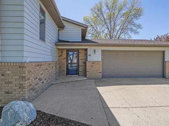 3rd image of 411 Laredo Dr