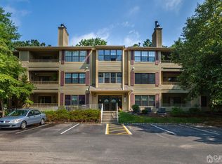 1504 Stoneridge Cir, Helmetta, NJ 08828