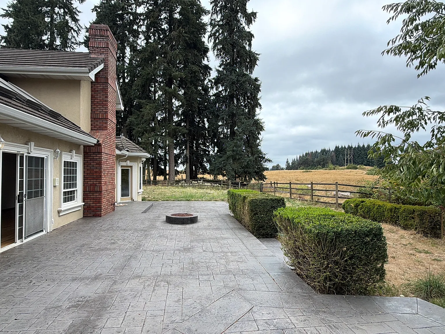 5 bed, 3000 sqft, $3,599 — Photo 2