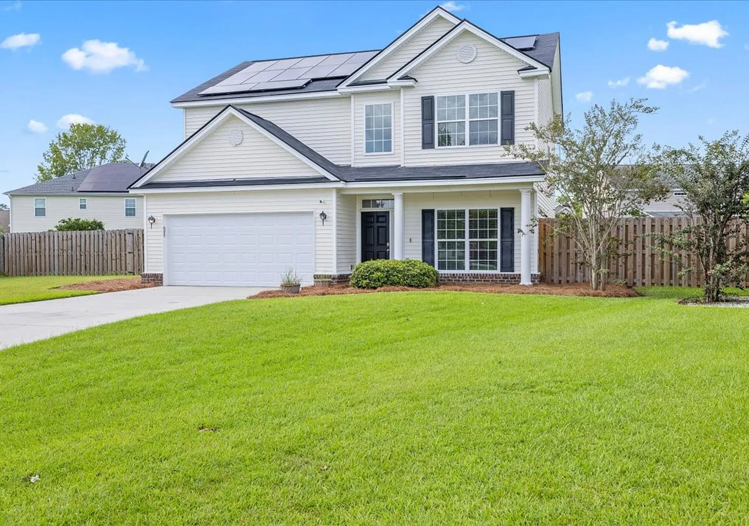 Beautifully Maintained Home in Prime Savannah Location — Photo 3